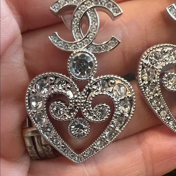 Elegant Silver Heart Earrings - Picture 5 of 6